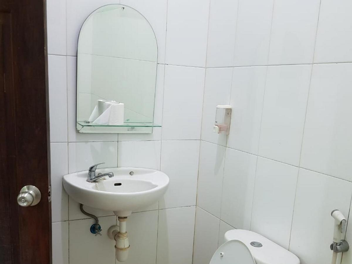 Hotel Embe Pitoe Syariah Gejayan Mitra Reddoorz Pakualaman Exterior foto