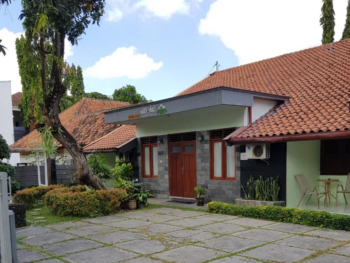 Hotel Embe Pitoe Syariah Gejayan Mitra Reddoorz Pakualaman Exterior foto
